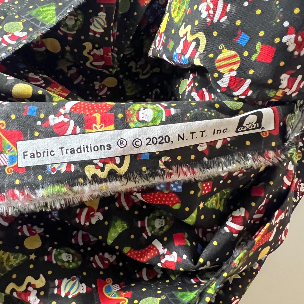 Fabric Traditions Christmas Santa Claus Cotton Fabric 34x44 Black 2020 NTT Inc - Picture 5 of 8